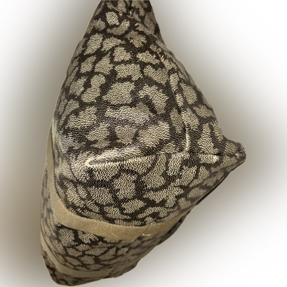 Yves Saint Laurent Duffle Bag - Picture 5 of 16